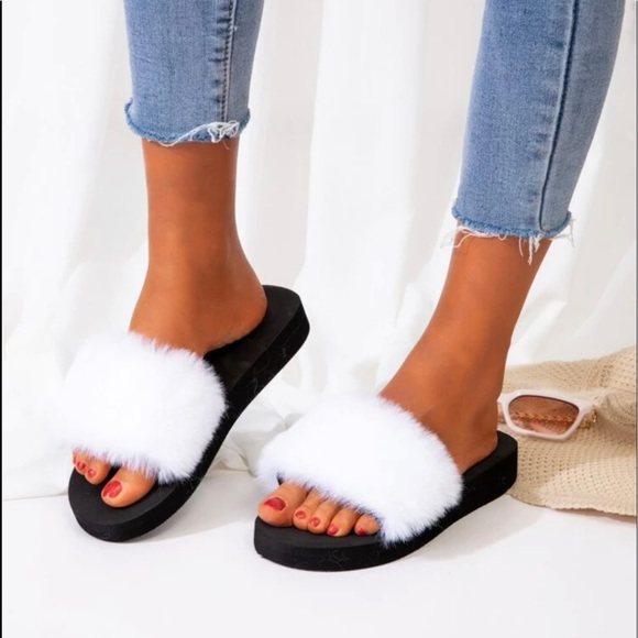 SALE! LAST ONE WHITE FLUFFY SLIDE SLIPPERS - Picture 4 of 8